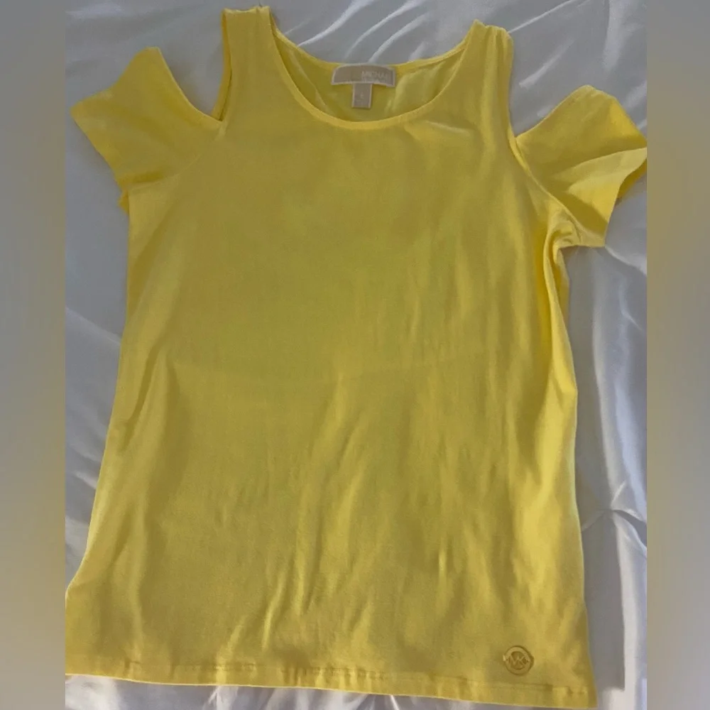 Michael Kors- Yellow Cut Out Shoulder T-Shirt - Picture 1 of 3